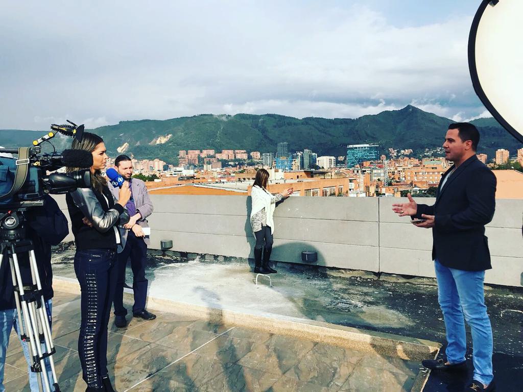 Entrevista en Caracol TV (08/11/2017)